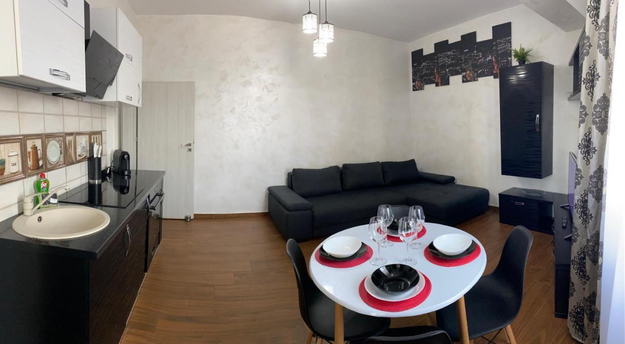 Twin Residence Five Mamaia Eksteriør billede